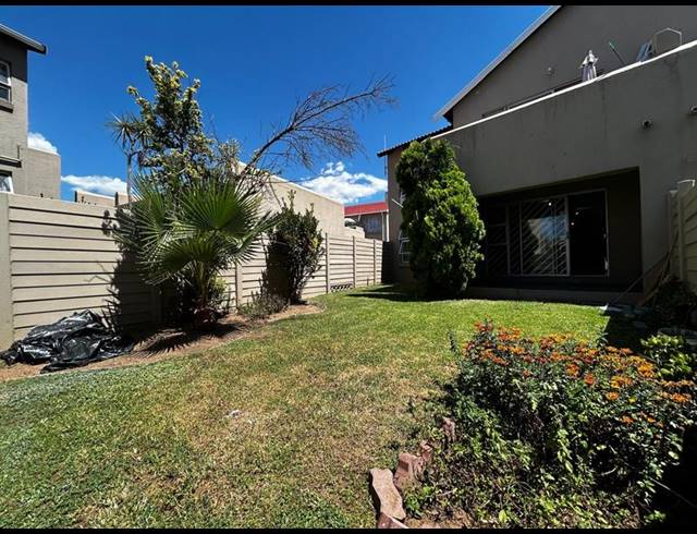 2 BEDROOM TOWNHOUSE FOR SALE IN VORNA VALLEY